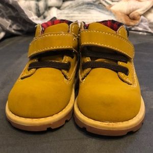 Garanmials boots size 3